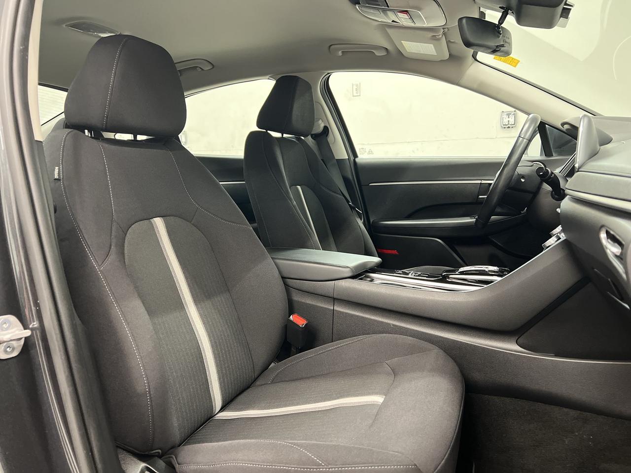 2023 Hyundai Sonata LOW KMS! | HTD SEATS | CARPLAY | REMOTE START Photo