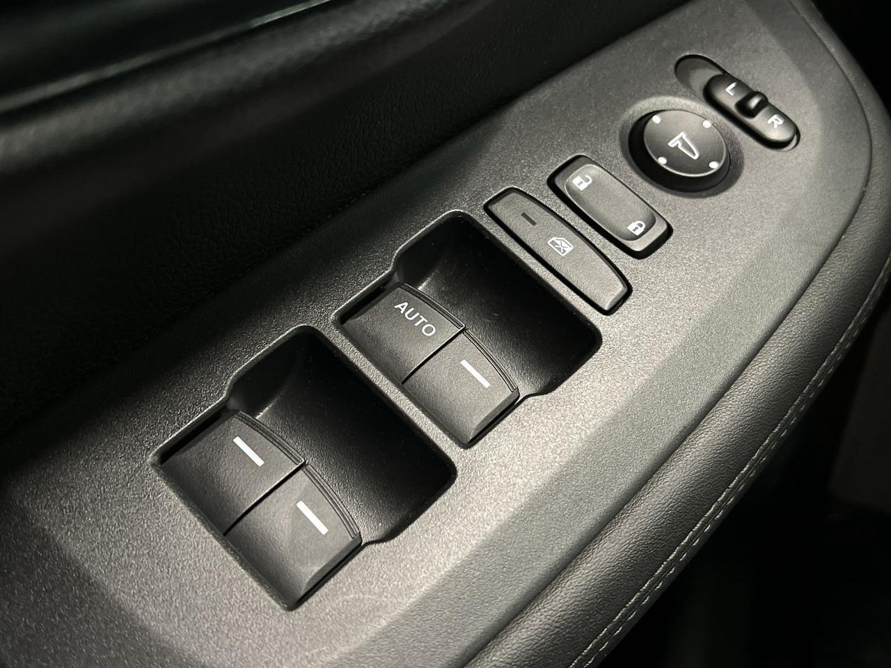 2024 Honda HR-V AWD | HTD SEATS | CARPLAY | REMOTE START | A-C Photo