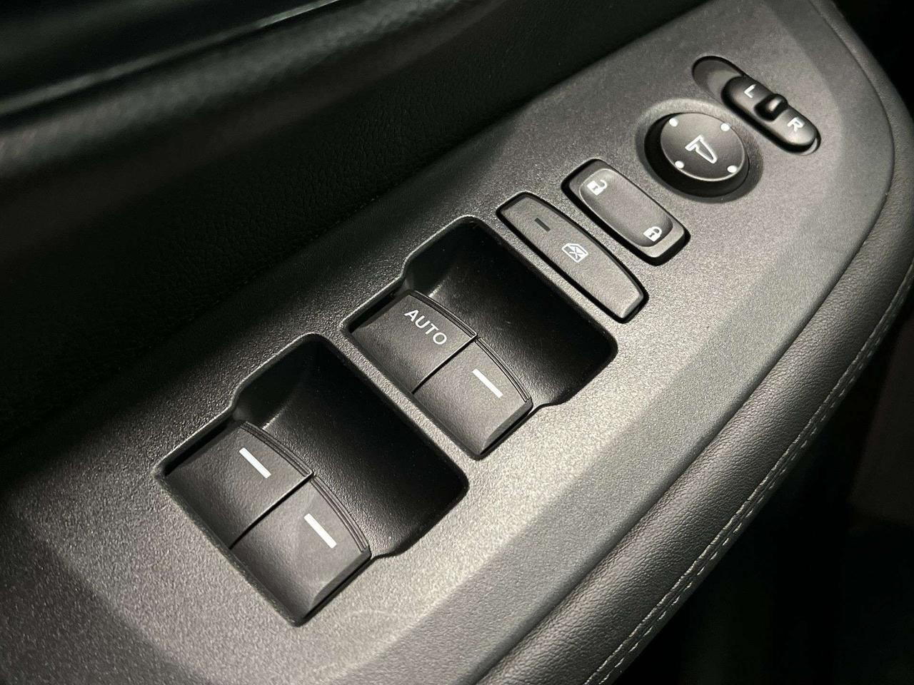 2024 Honda HR-V AWD | HTD SEATS | CARPLAY | REMOTE START | A/C Photo