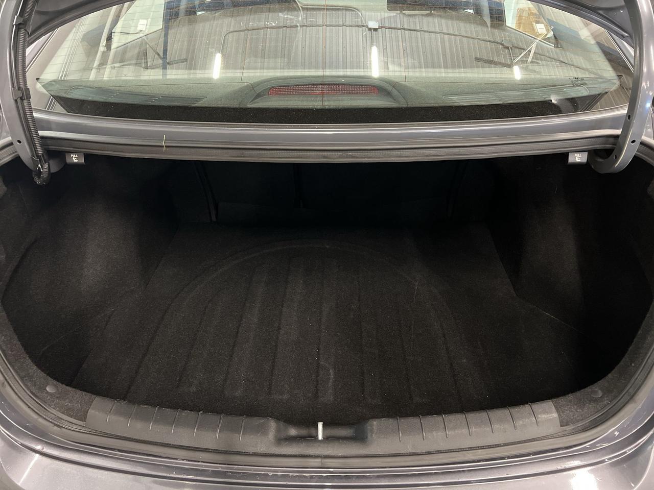 2019 Hyundai Elantra PREFERRED | SUN & SAFETY | SUNROOF | HTD SEATS Photo