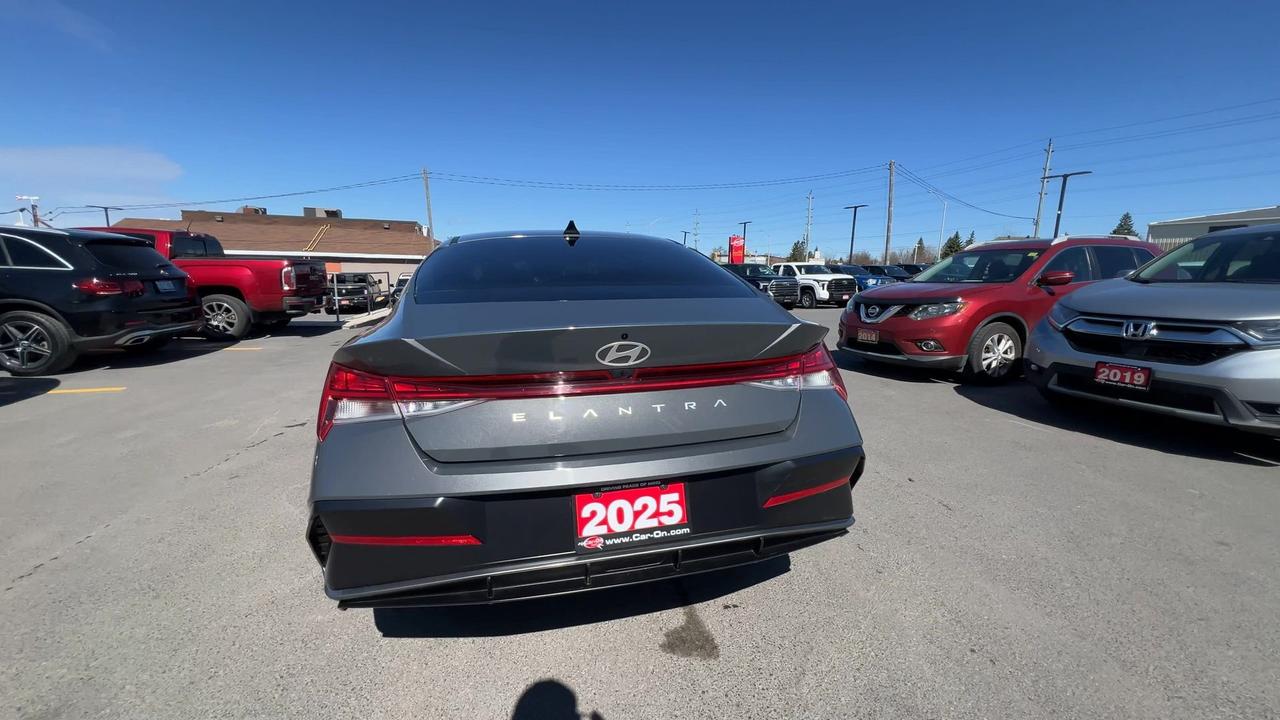 2025 Hyundai Elantra LUXURY | HTD LEATHER | SUNROOF | CARPLAY | ALLOYS Photo