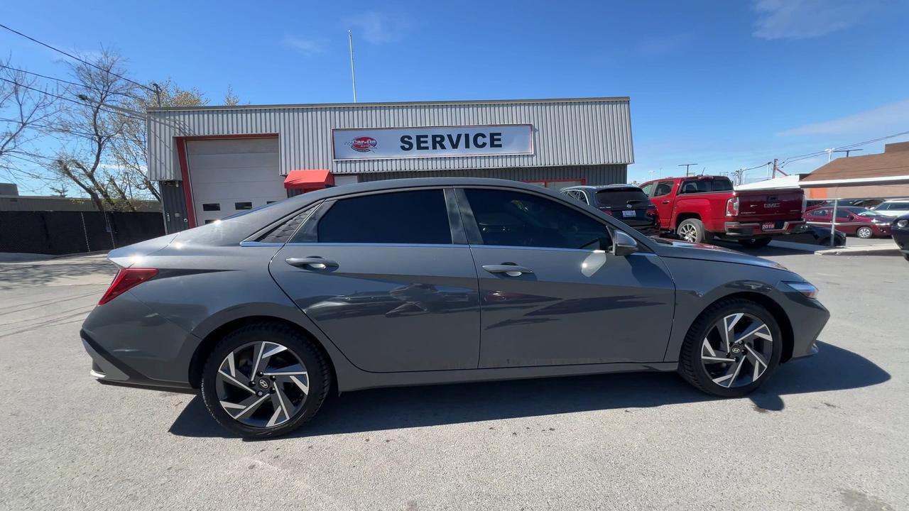 2025 Hyundai Elantra LUXURY | HTD LEATHER | SUNROOF | CARPLAY | ALLOYS Photo