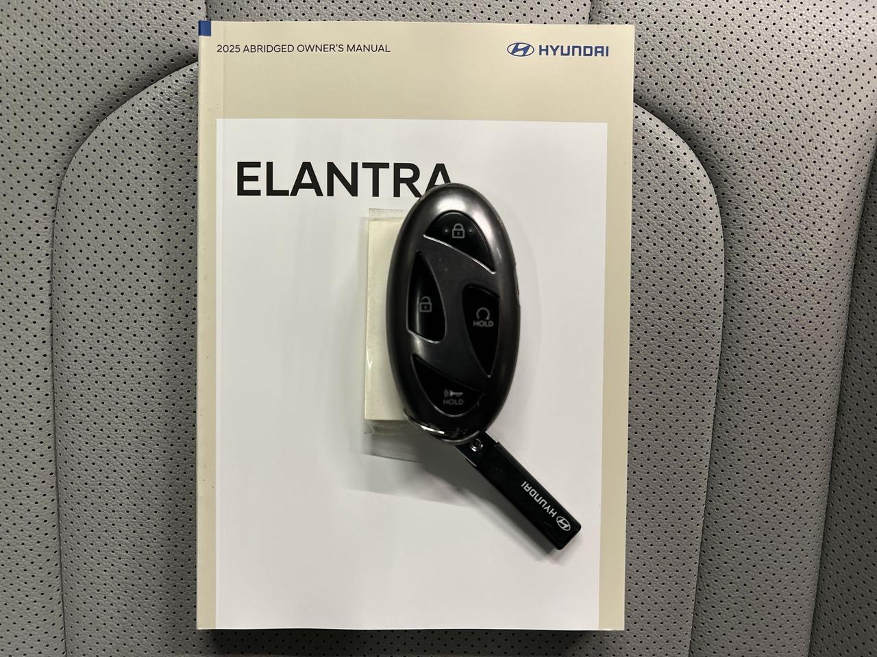 2025 Hyundai Elantra LUXURY | HTD LEATHER | SUNROOF | CARPLAY | ALLOYS Photo