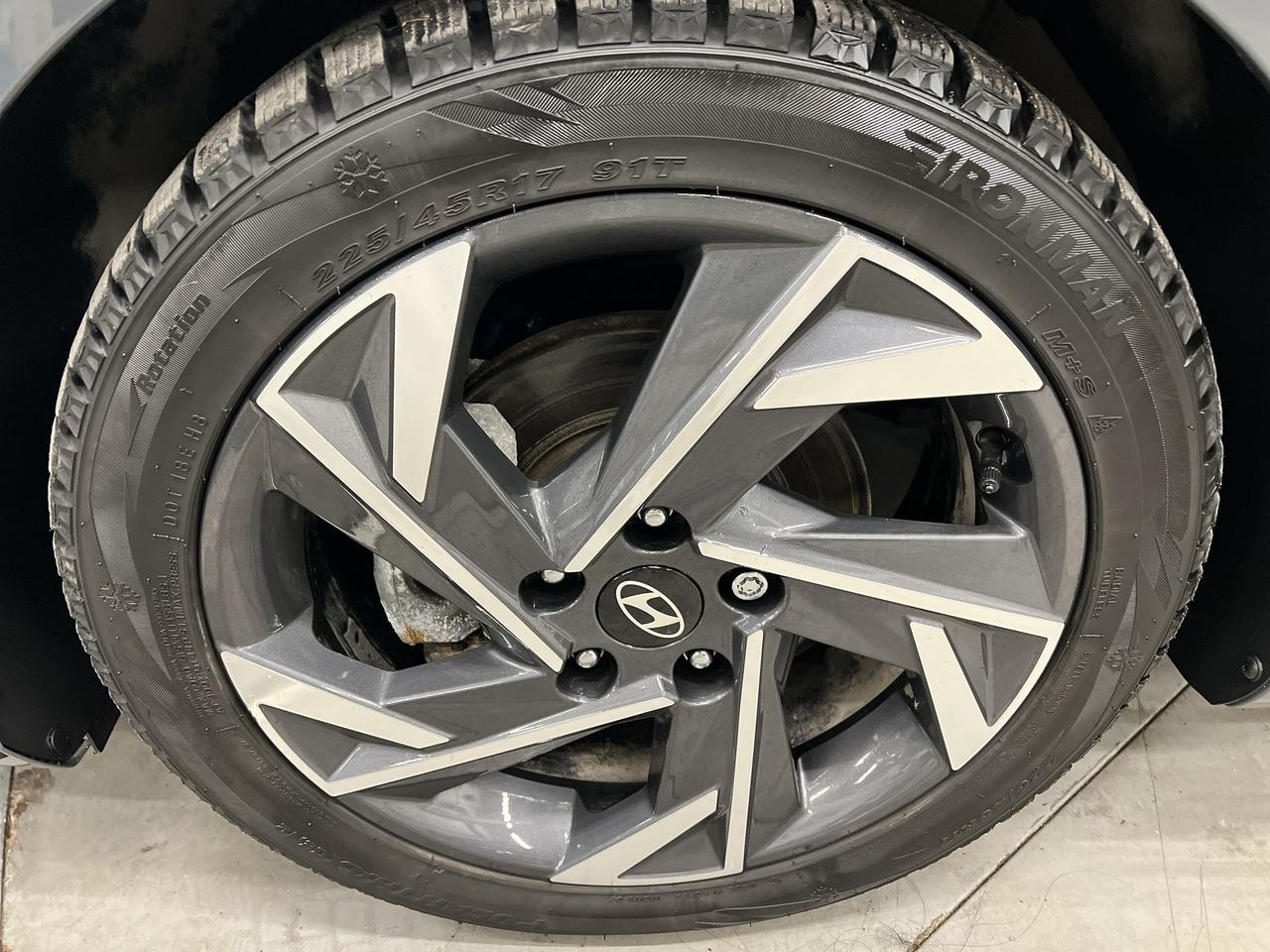 2025 Hyundai Elantra LUXURY | HTD LEATHER | SUNROOF | CARPLAY | ALLOYS Photo