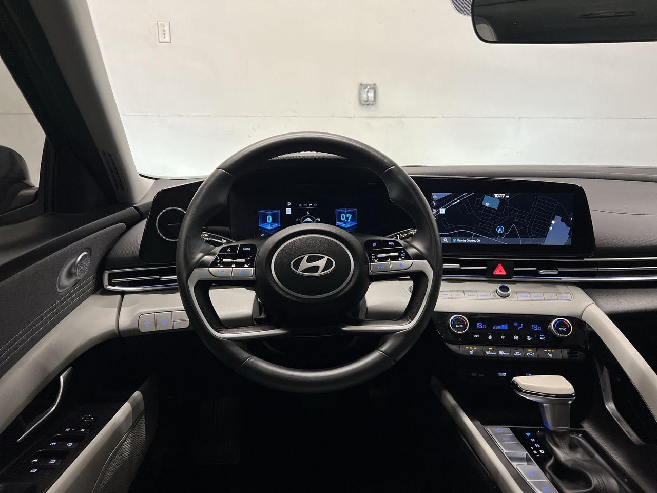 2025 Hyundai Elantra LUXURY | HTD LEATHER | SUNROOF | CARPLAY | ALLOYS Photo
