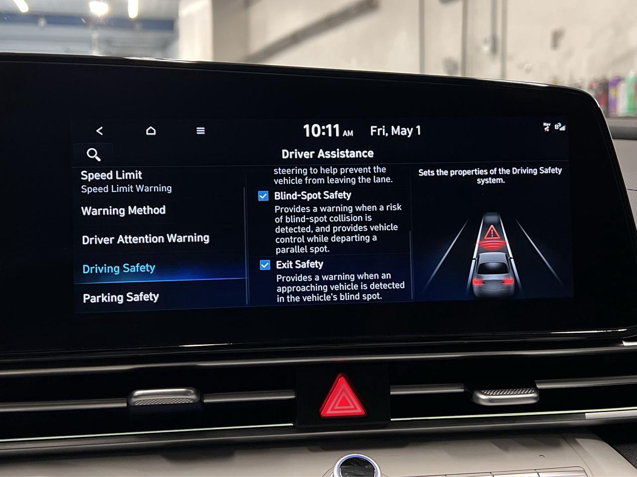 2025 Hyundai Elantra LUXURY | HTD LEATHER | SUNROOF | CARPLAY | ALLOYS Photo