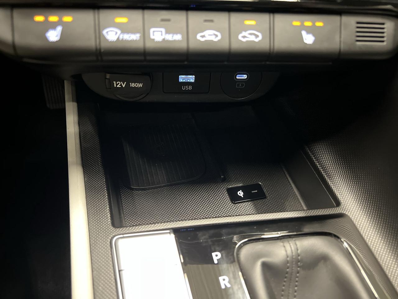 2025 Hyundai Elantra LUXURY | HTD LEATHER | SUNROOF | CARPLAY | ALLOYS Photo