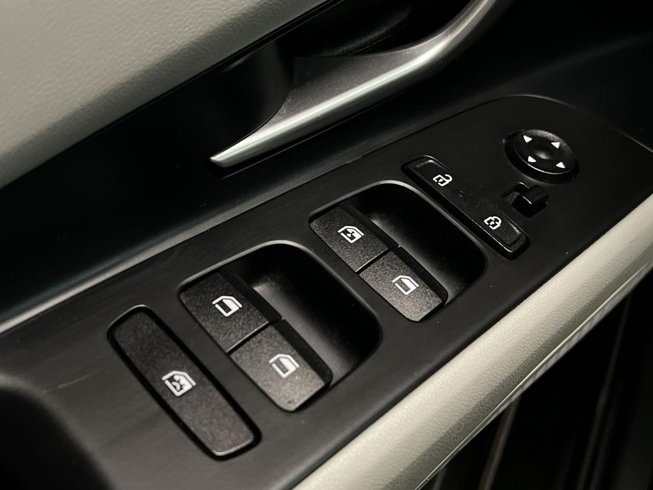 2025 Hyundai Elantra LUXURY | HTD LEATHER | SUNROOF | CARPLAY | ALLOYS Photo