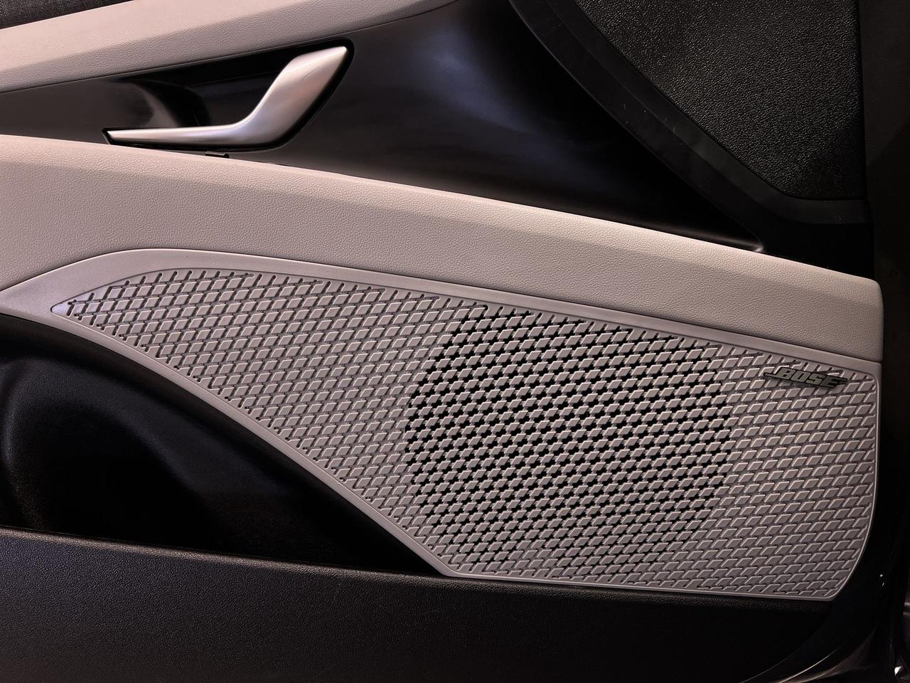 2025 Hyundai Elantra LUXURY | HTD LEATHER | SUNROOF | CARPLAY | ALLOYS Photo