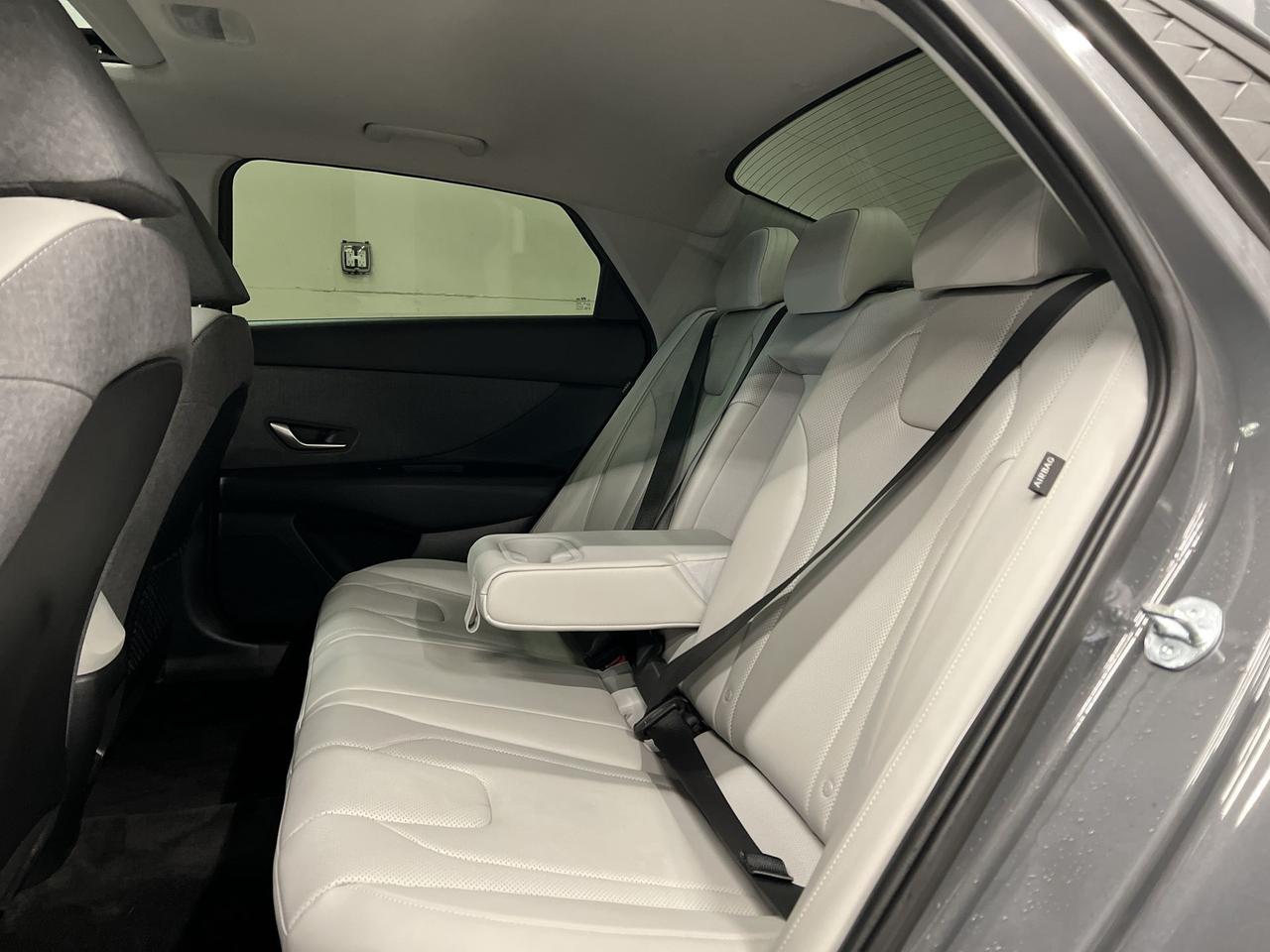 2025 Hyundai Elantra LUXURY | HTD LEATHER | SUNROOF | CARPLAY | ALLOYS Photo
