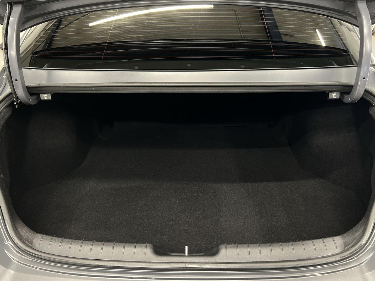 2025 Hyundai Elantra LUXURY | HTD LEATHER | SUNROOF | CARPLAY | ALLOYS Photo