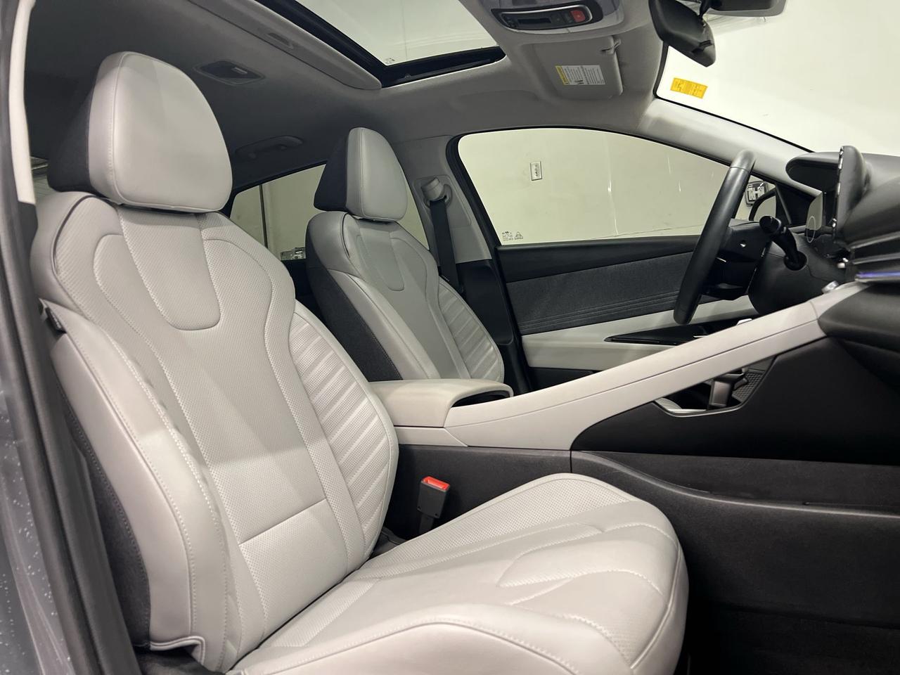2025 Hyundai Elantra LUXURY | HTD LEATHER | SUNROOF | CARPLAY | ALLOYS Photo