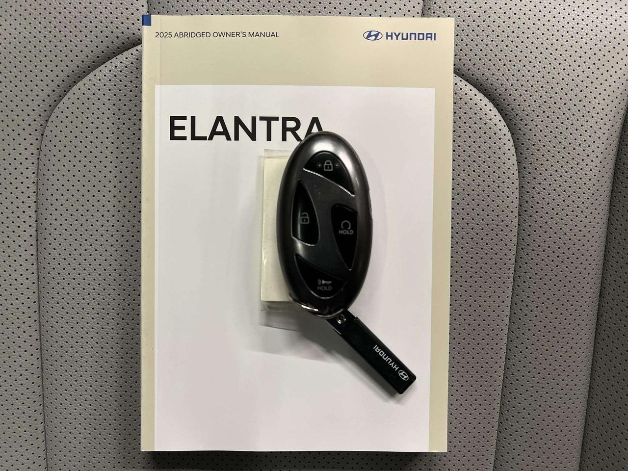 2025 Hyundai Elantra LUXURY | HTD LEATHER | SUNROOF | CARPLAY | ALLOYS Photo