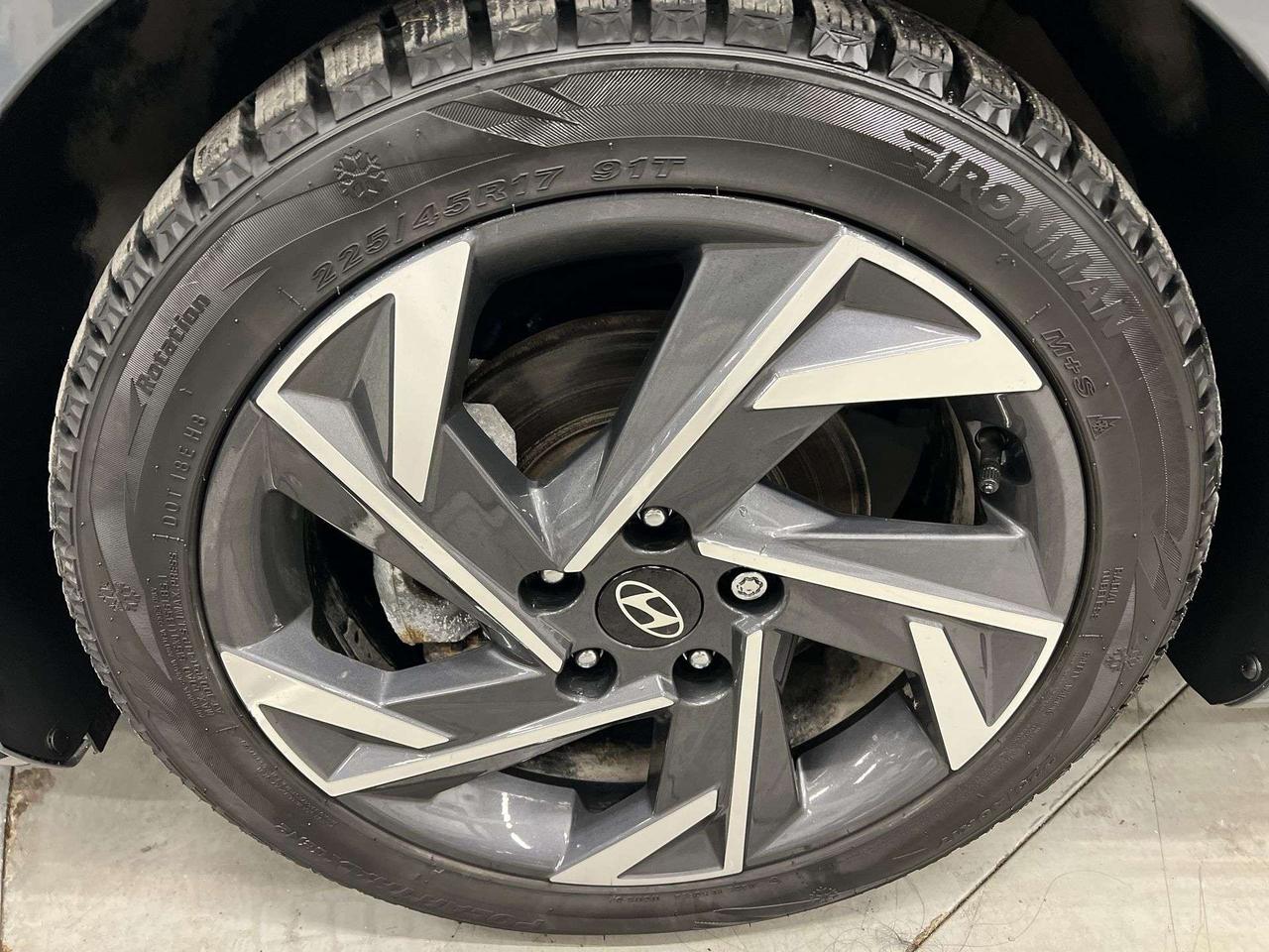 2025 Hyundai Elantra LUXURY | HTD LEATHER | SUNROOF | CARPLAY | ALLOYS Photo