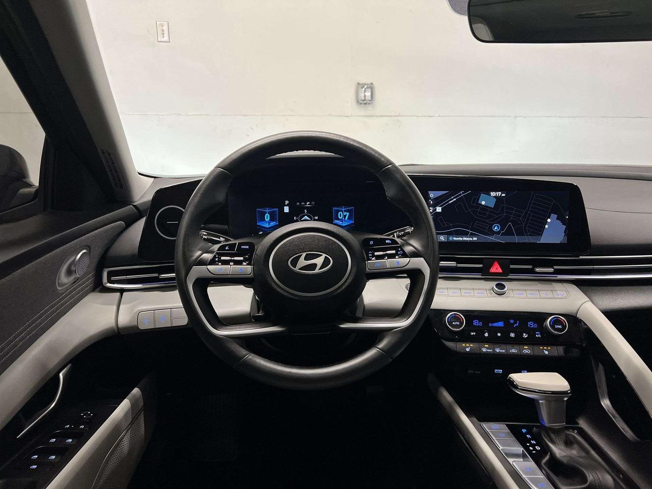 2025 Hyundai Elantra LUXURY | HTD LEATHER | SUNROOF | CARPLAY | ALLOYS Photo