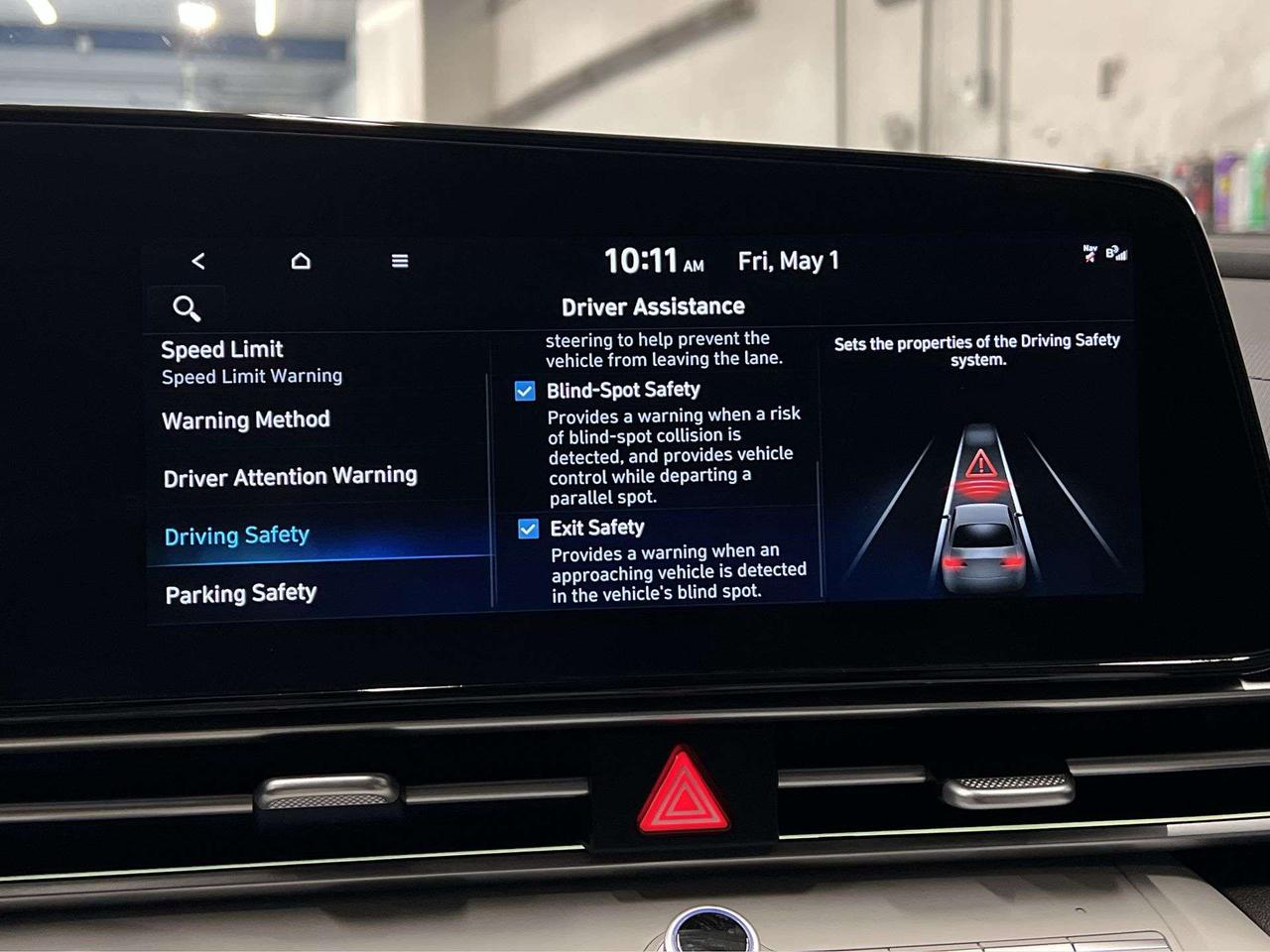 2025 Hyundai Elantra LUXURY | HTD LEATHER | SUNROOF | CARPLAY | ALLOYS Photo