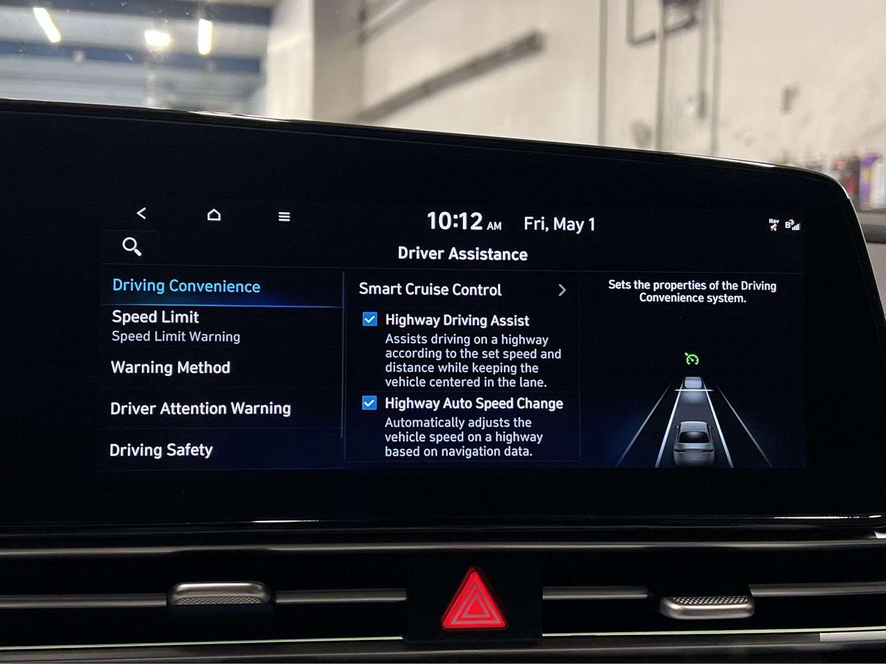 2025 Hyundai Elantra LUXURY | HTD LEATHER | SUNROOF | CARPLAY | ALLOYS Photo