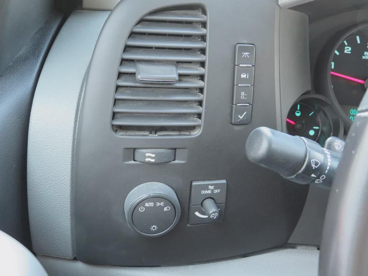 2013 Chevrolet Silverado 1500 LS Cheyenne Edition | Very Low KM!! | Clean Title No Accidents | Running Boards | Tonneau Cover | Hitch | Photo