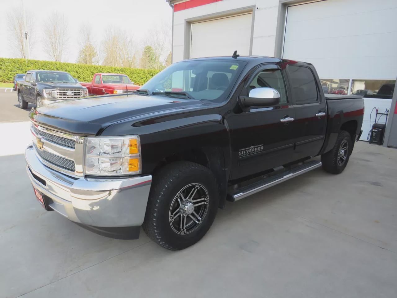 2013 Chevrolet Silverado 1500 LS Cheyenne Edition | Very Low KM!! | Clean Title No Accidents | Running Boards | Tonneau Cover | Hitch | Photo