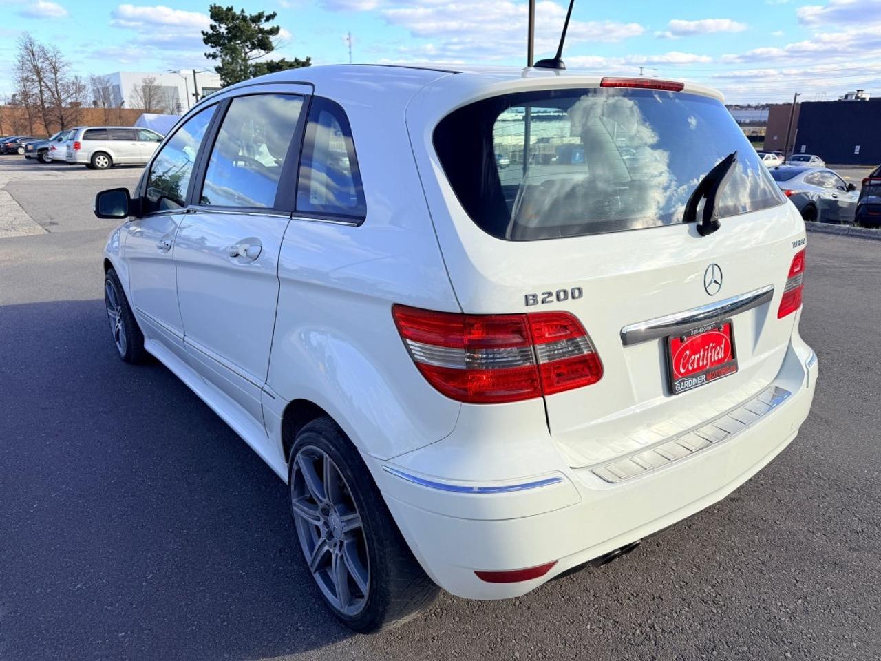 2011 Mercedes-Benz B-Class 4dr Hatchback B200 Photo