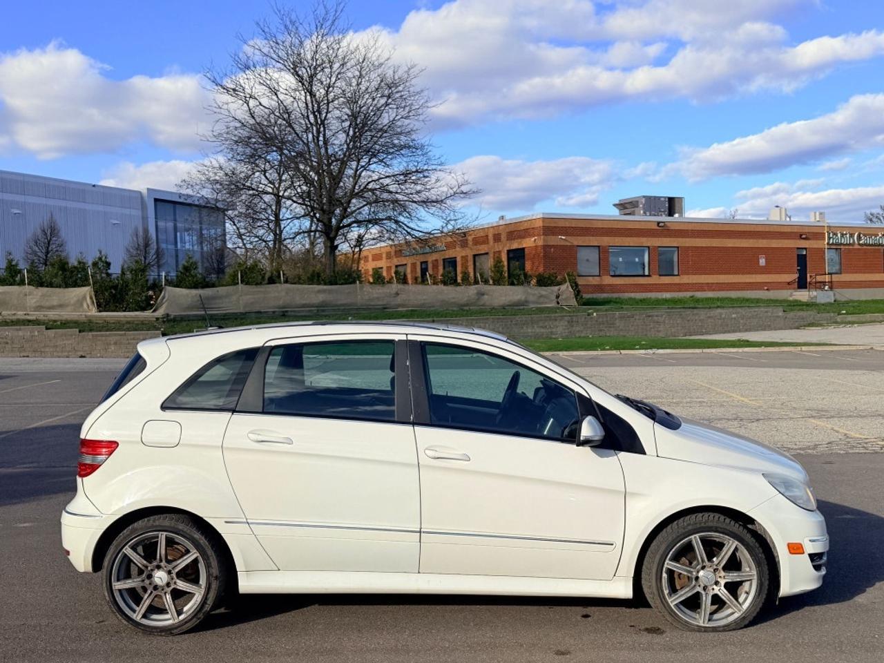 2011 Mercedes-Benz B-Class 4dr Hatchback B200 Photo