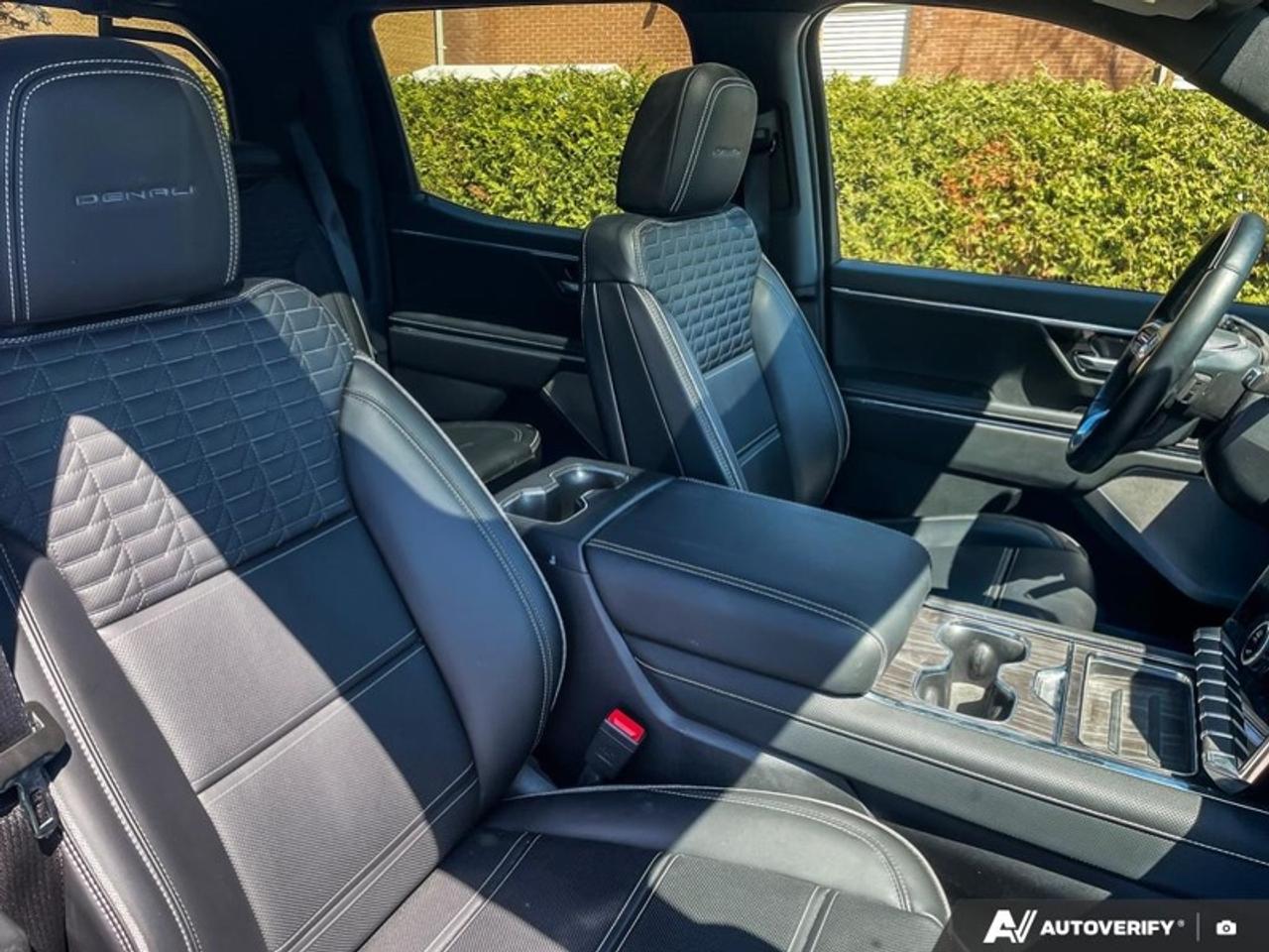 2025 GMC Sierra EV Denali Extended Range  DENALI, EXT RANGE, DEEP OCEAN BLUE Photo