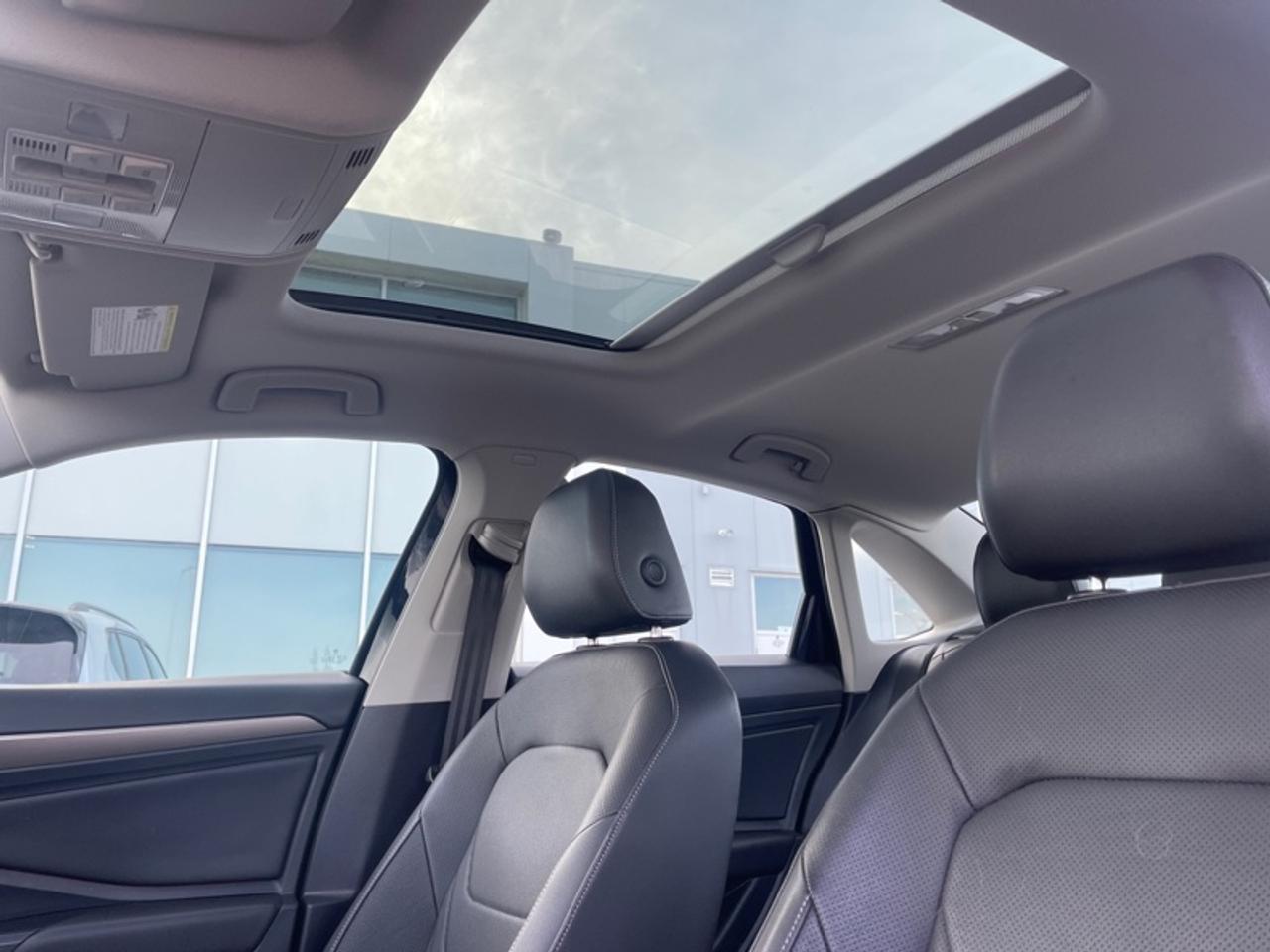 2019 Volkswagen Jetta Execline Auto  - Leather Seats Photo