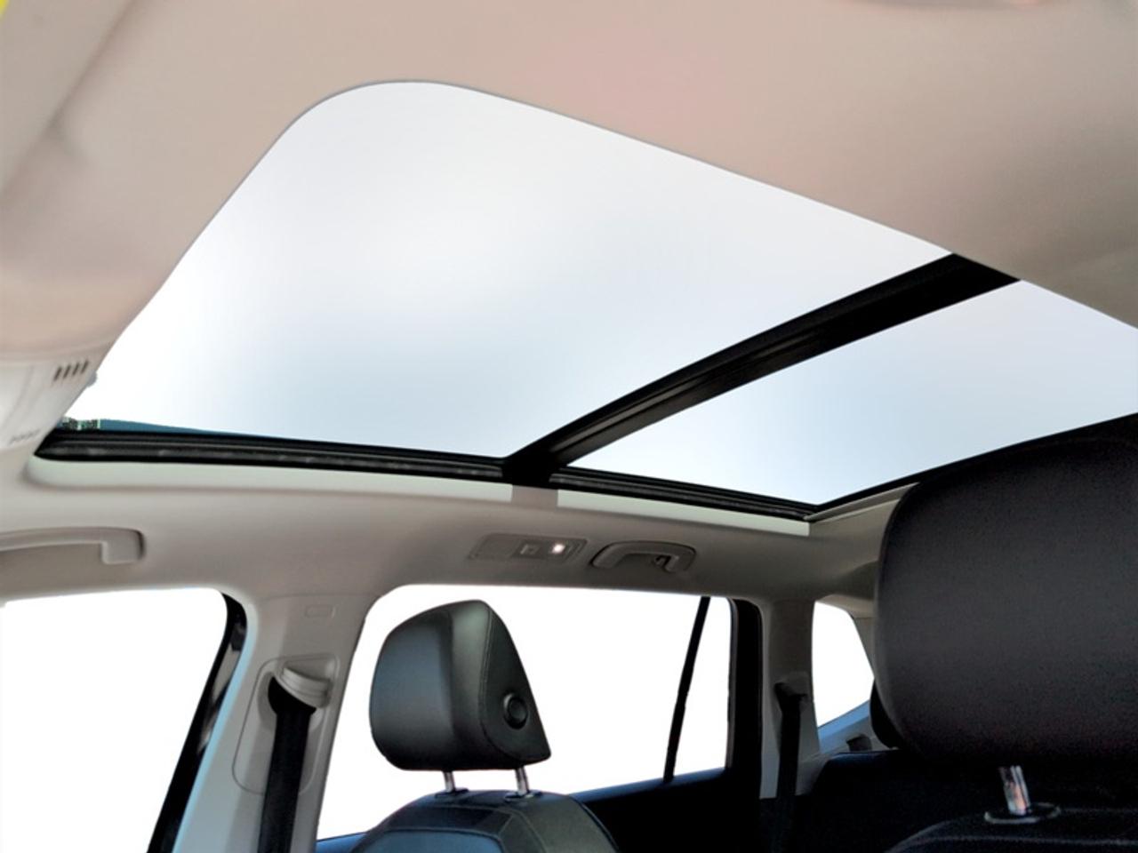 2020 Volkswagen Tiguan Highline  **PANO SUNROOF** Photo