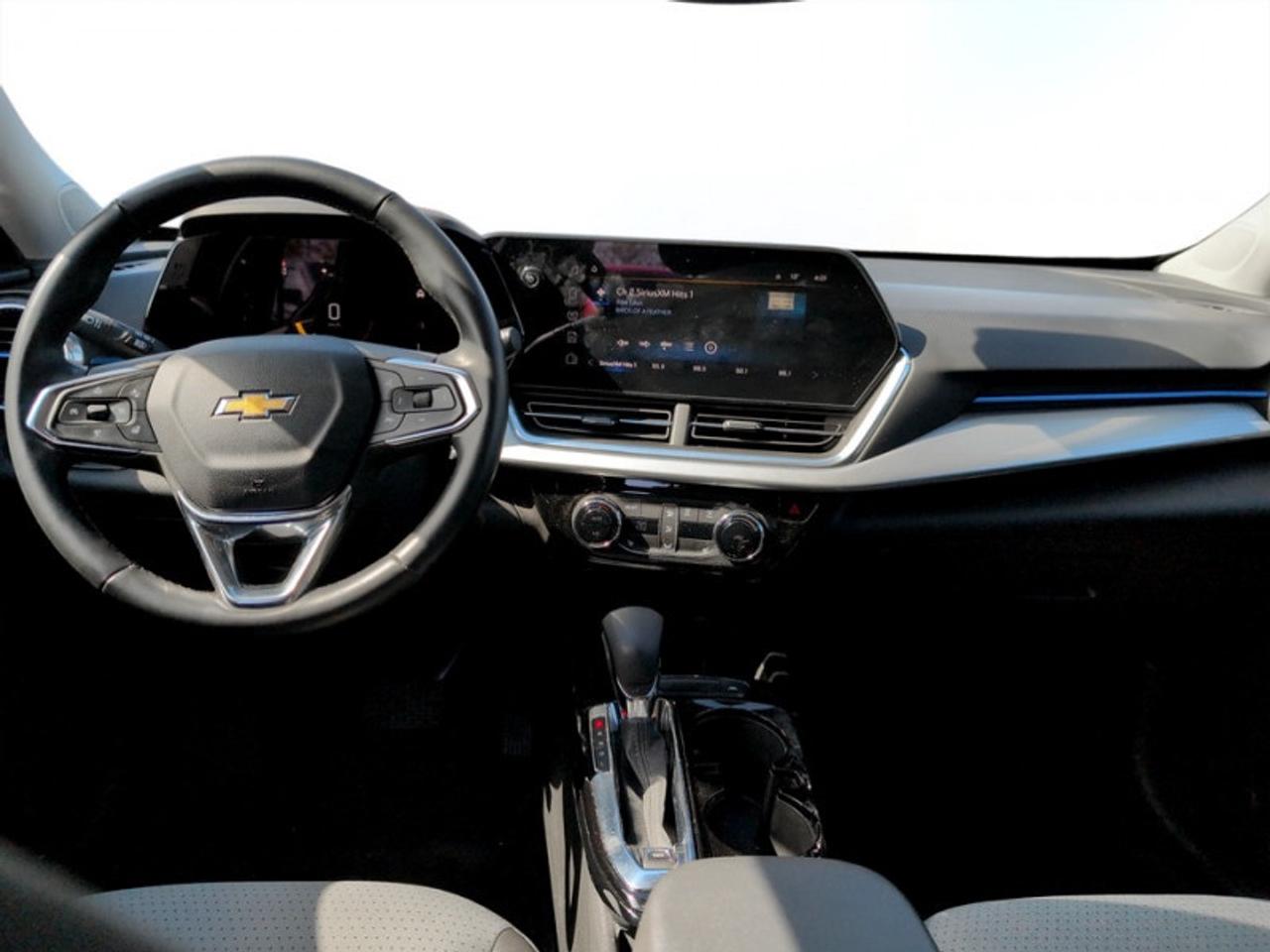 2024 Chevrolet Trax LT  **LOW KMS - CLEAN CARFAX** Photo