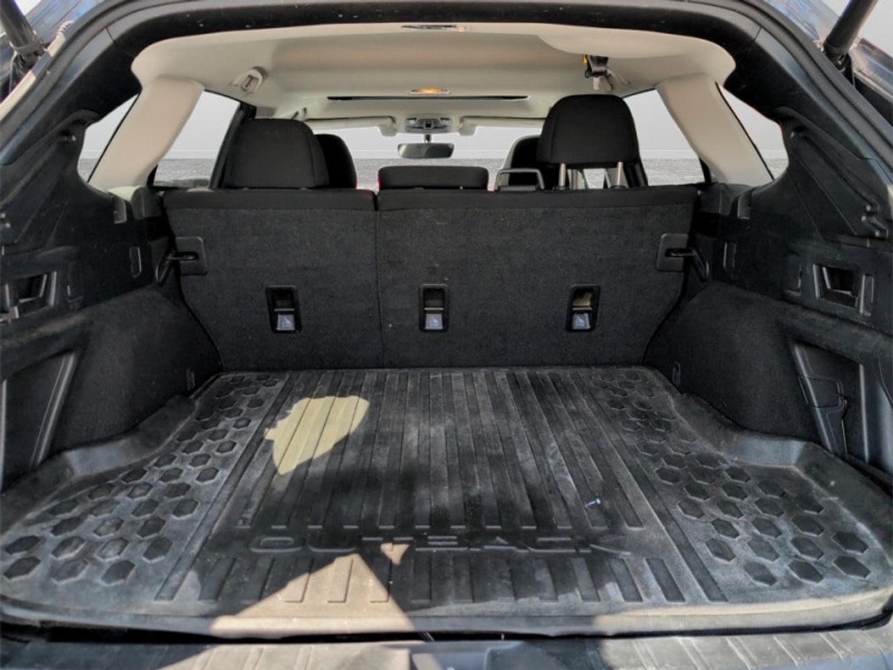 2022 Subaru Outback Touring  **SUNROOF - POWER GATE** Photo