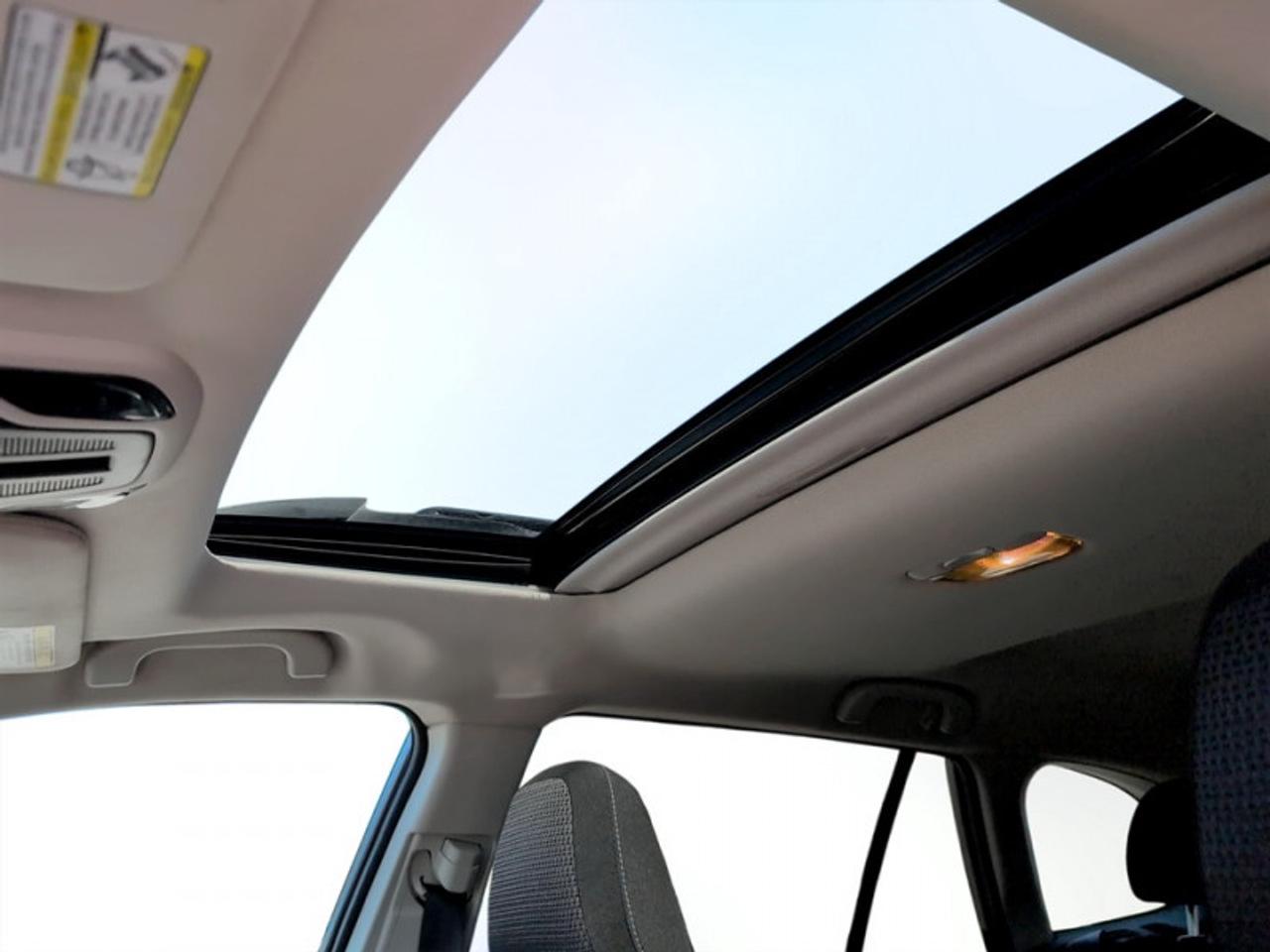 2022 Subaru Outback Touring  **SUNROOF - POWER GATE** Photo