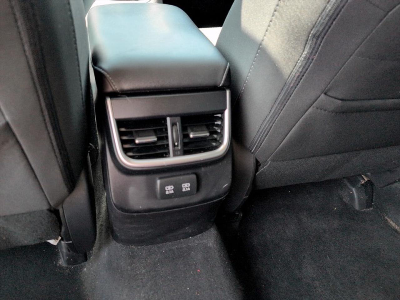 2022 Subaru Outback Touring  **SUNROOF - POWER GATE** Photo