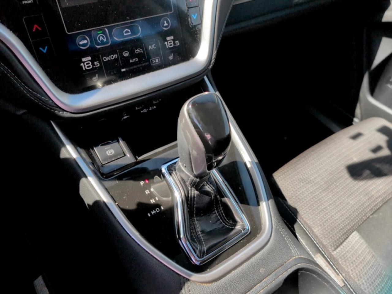 2022 Subaru Outback Touring  **SUNROOF - POWER GATE** Photo