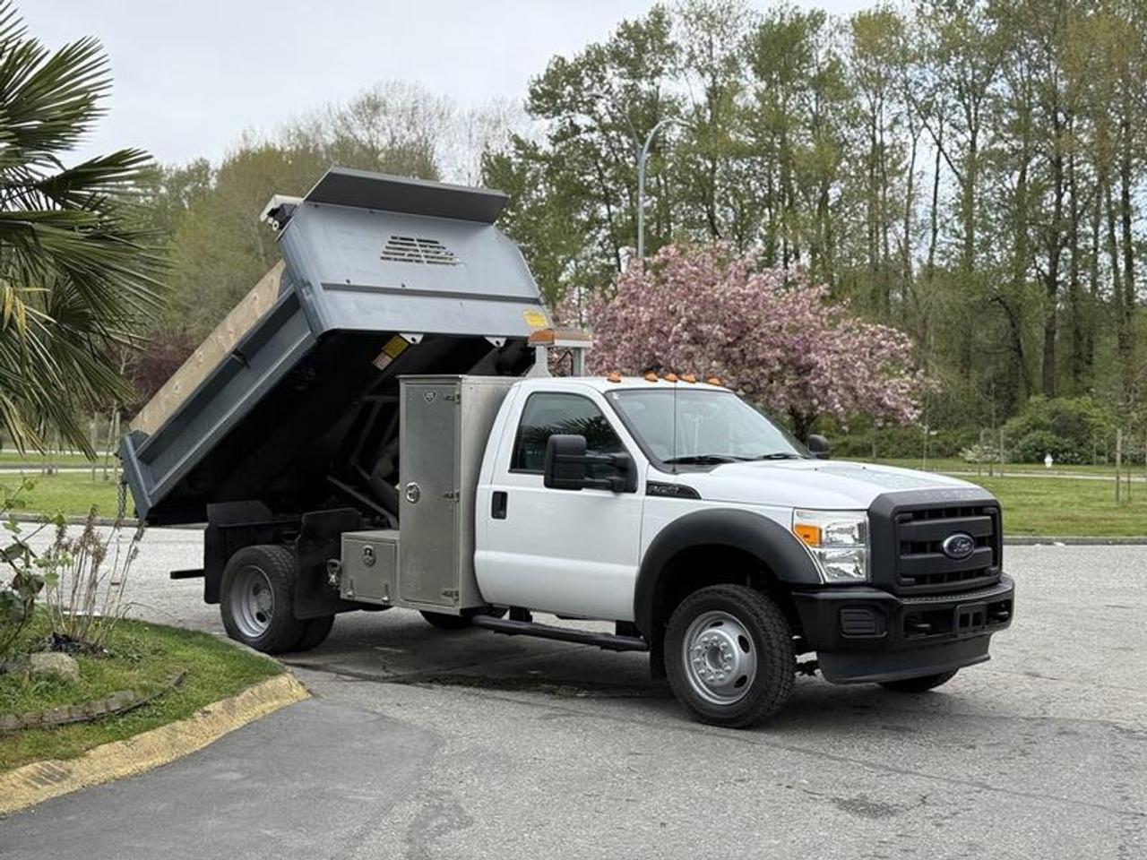Used 2013 Ford F-450 Super Duty Regular Cab DRW Dump Truck for sale in Burnaby, BC