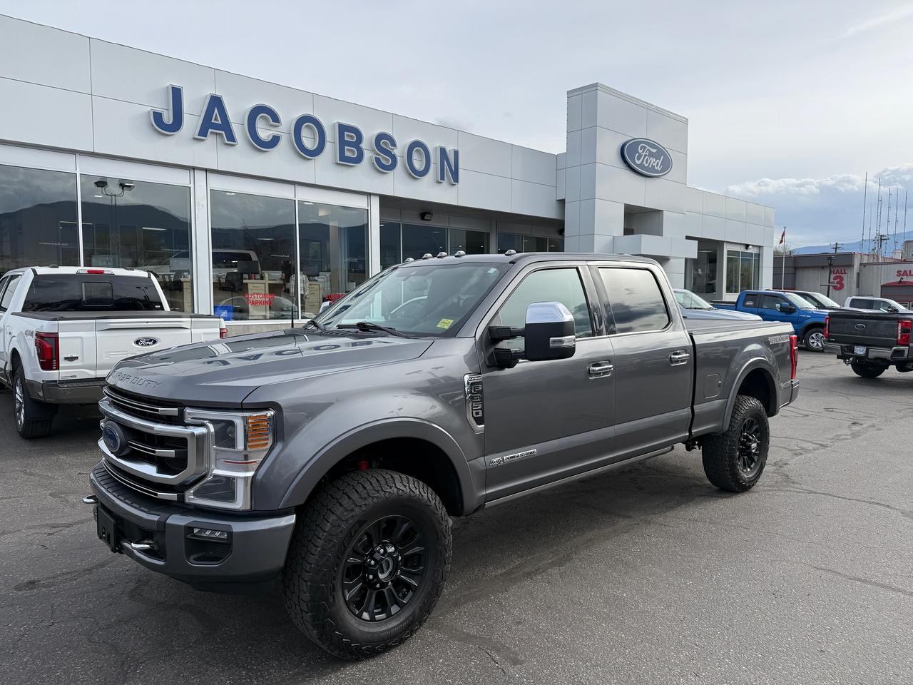 Used 2021 Ford F-350 Super Duty SRW Platinum for sale in Salmon Arm, BC