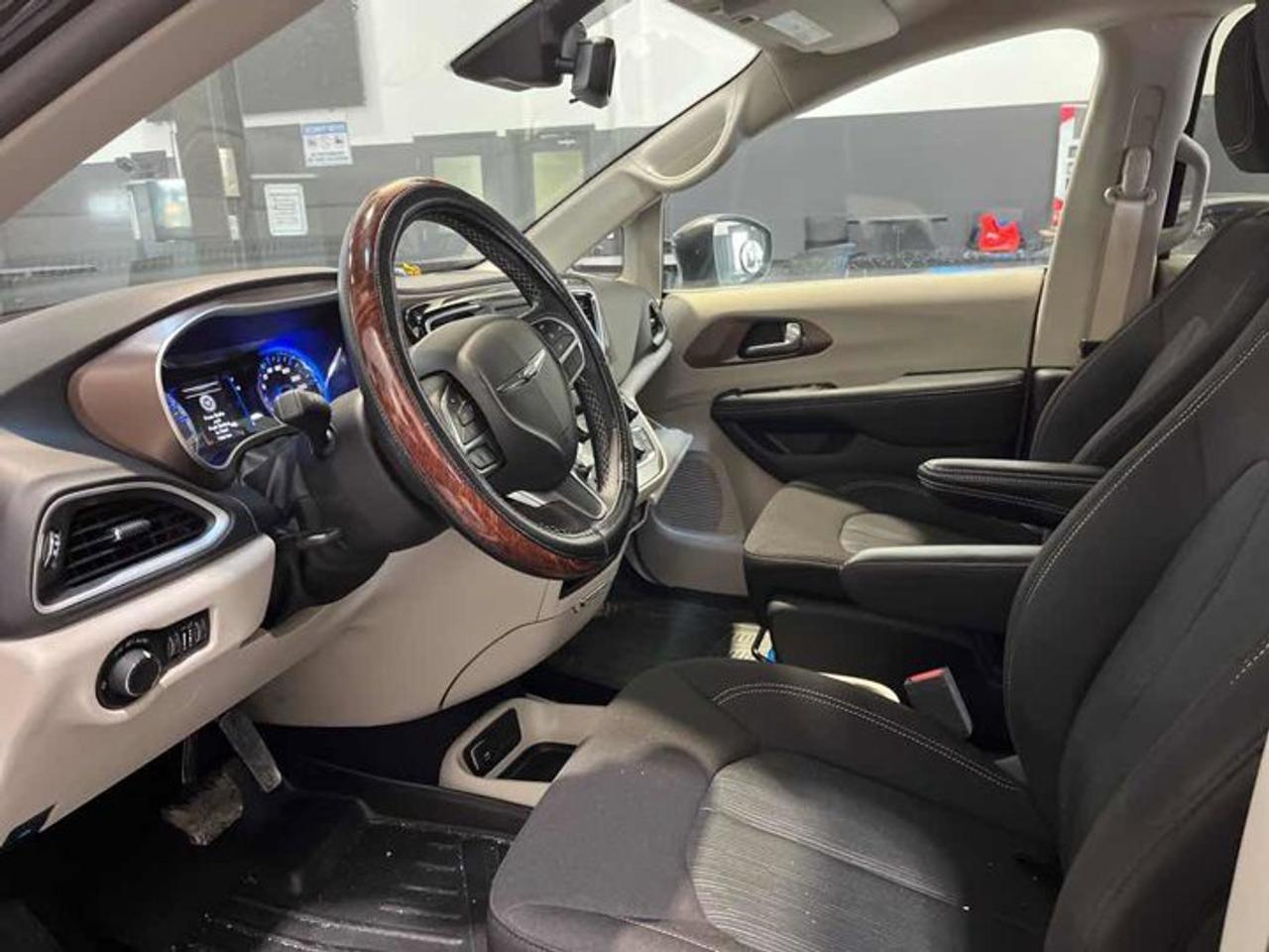 2024 Dodge Grand Caravan SXT | Heated Seats + Steering | Carplay and Android Auto | Remote Start | and More! Photo