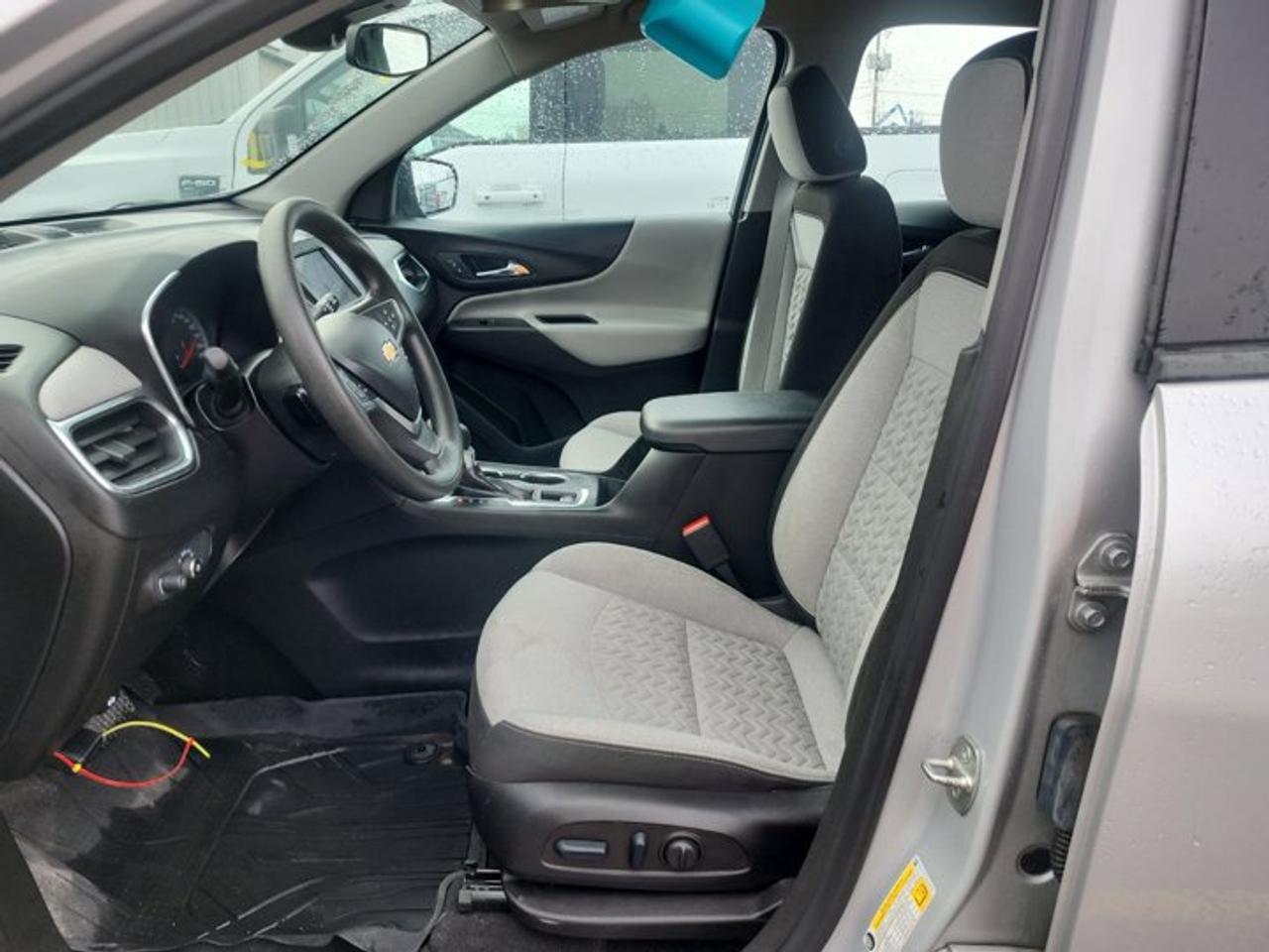 2022 Chevrolet Equinox LS AWD | Power Seat | Heated Seats | Remote Start | CarPlay + Android | and more! Photo
