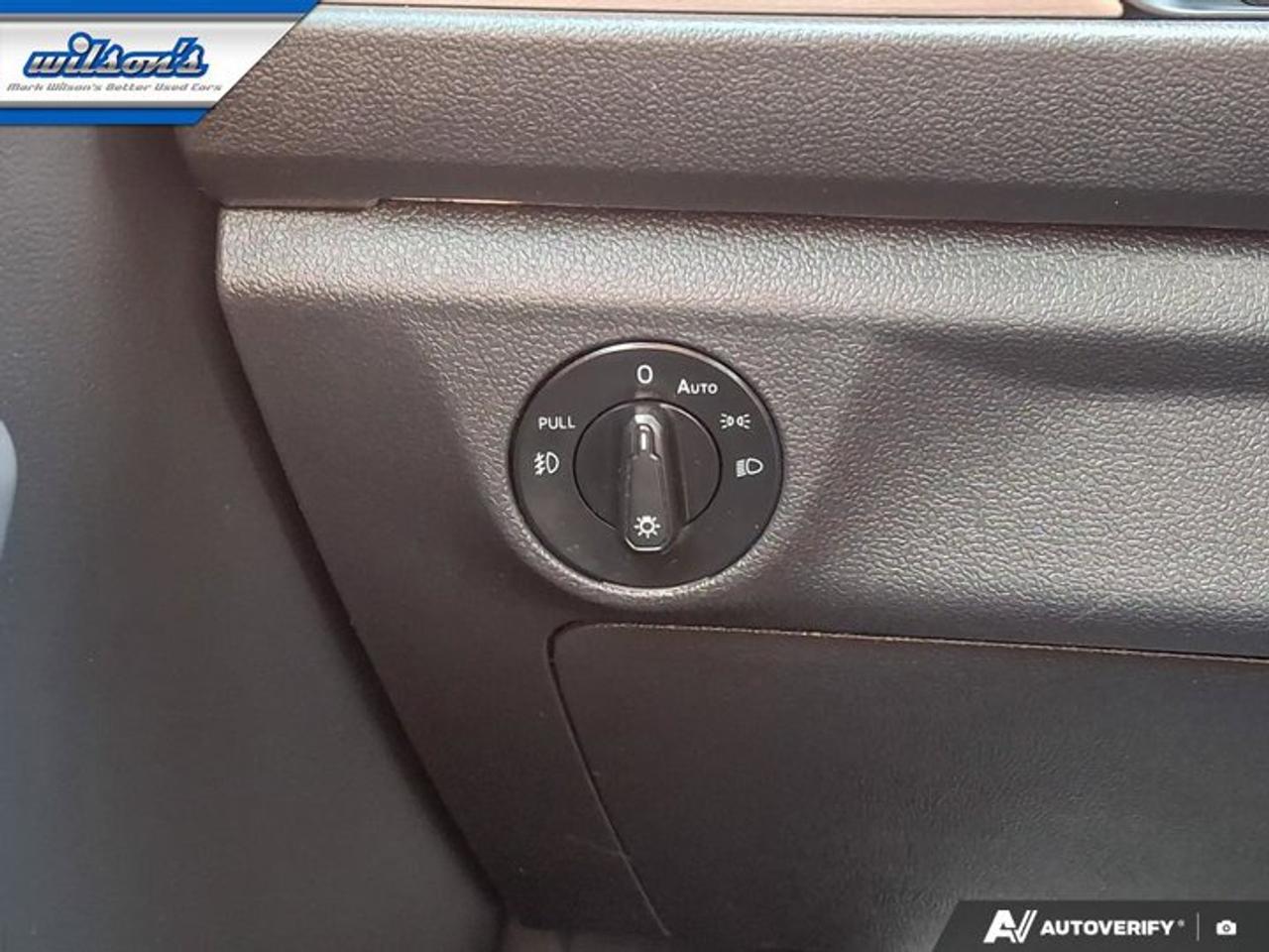 2019 Volkswagen Jetta Execline Manual | Leather | Pano Roof | Navi | Heated + Ventilated Seats | CarPlay | Keyless Entry | Photo