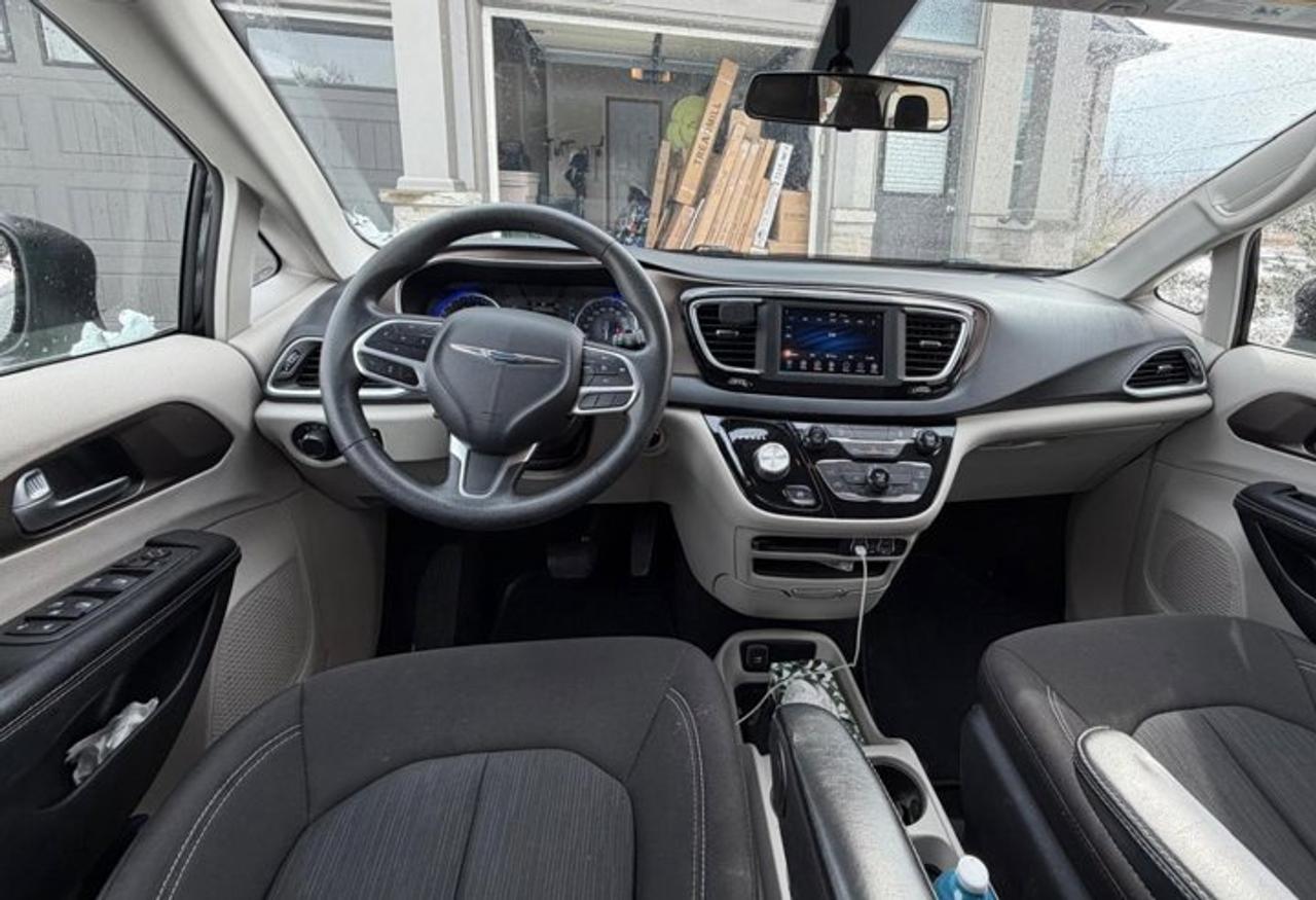 2021 Dodge Grand Caravan SE | CarPlay + Android | Tri-Zone Temp Control | Rear Camera | and More ! Photo