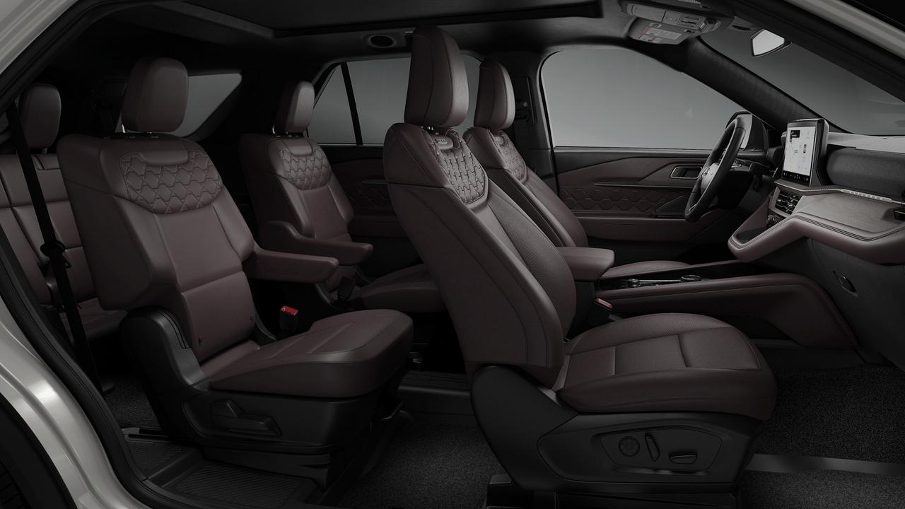2026 Ford Explorer Platinum Photo3