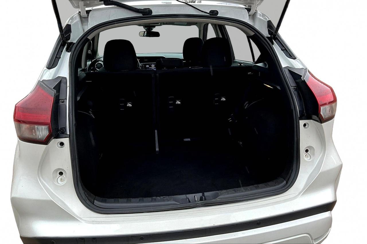2021 Nissan Kicks SV Photo