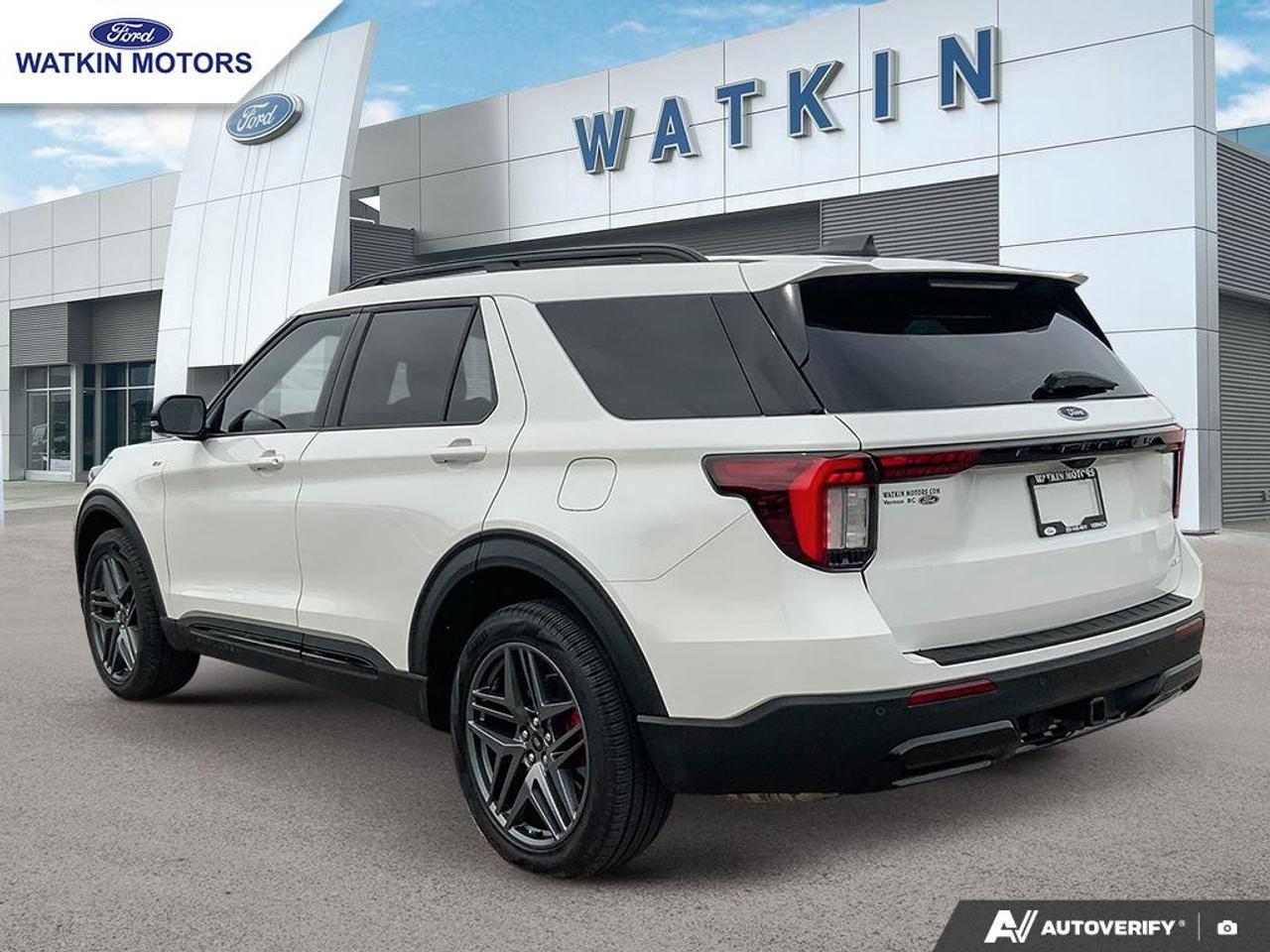2025 Ford Explorer 4WD ST LINE Photo2
