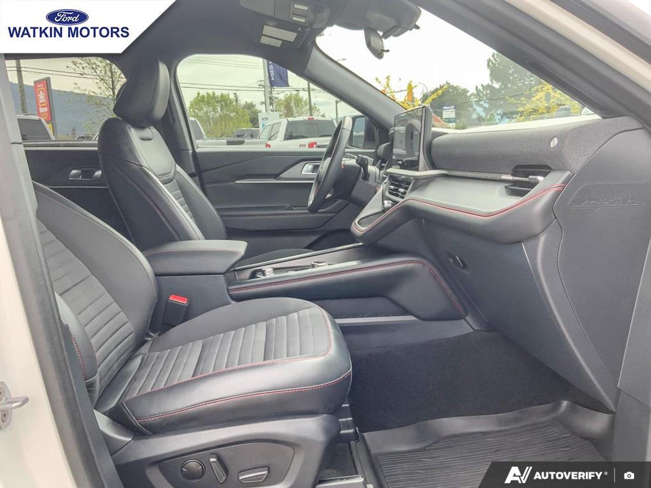 2025 Ford Explorer 4WD ST LINE Photo24