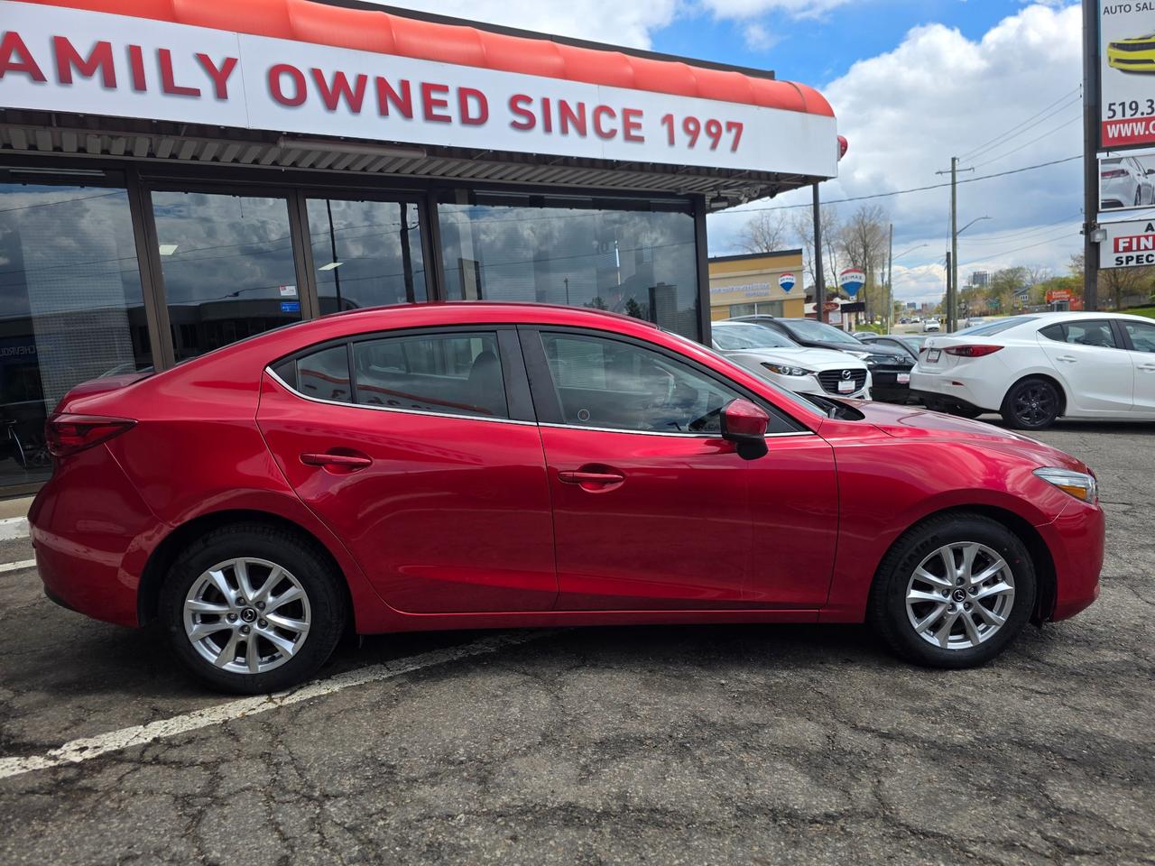 2018 Mazda MAZDA3 GS LOW KMS | ACCIDENT FREE | DEALER MAINTAINED Photo