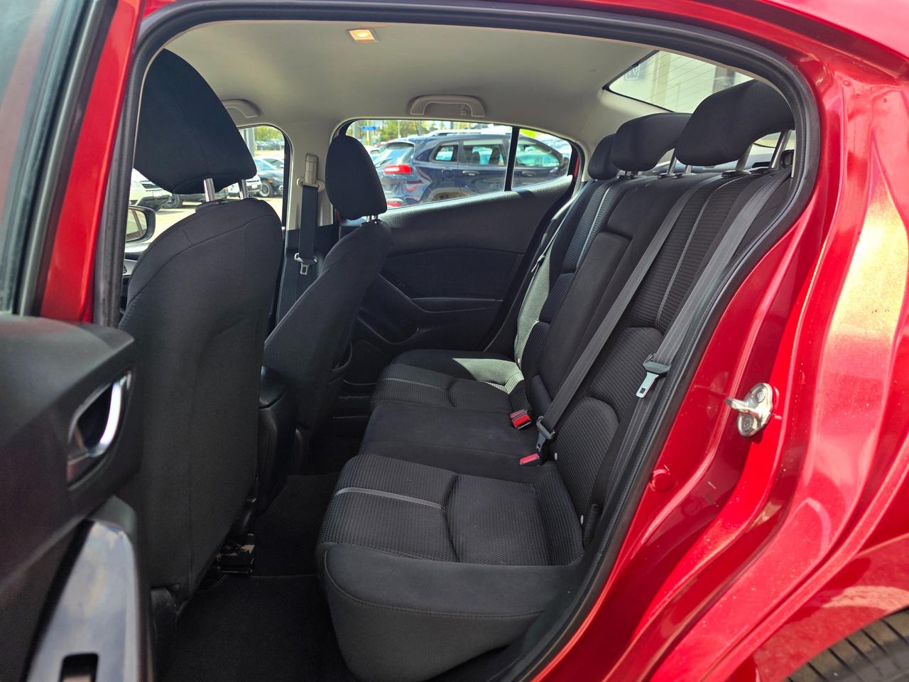 2018 Mazda MAZDA3 GS LOW KMS | ACCIDENT FREE | DEALER MAINTAINED Photo