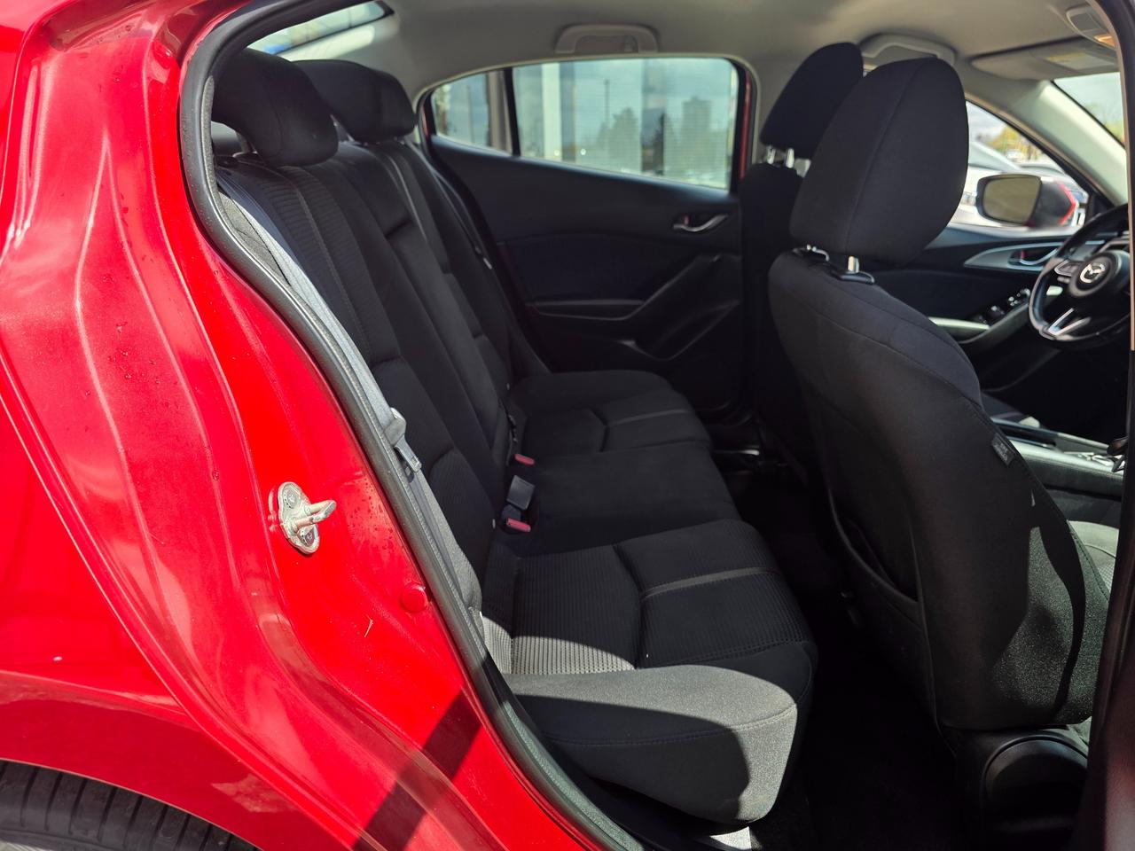 2018 Mazda MAZDA3 GS LOW KMS | ACCIDENT FREE | DEALER MAINTAINED Photo