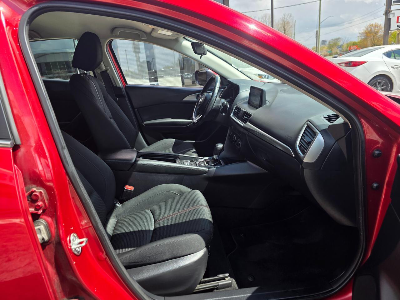 2018 Mazda MAZDA3 GS LOW KMS | ACCIDENT FREE | DEALER MAINTAINED Photo