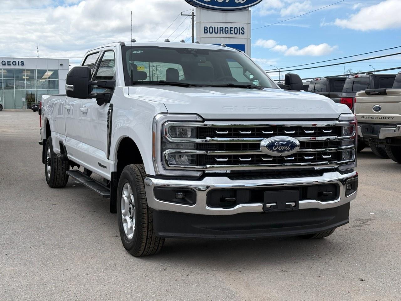 2026 Ford F-350 Super Duty SRW XLT 4WD CREW CAB 8' BOX Photo3