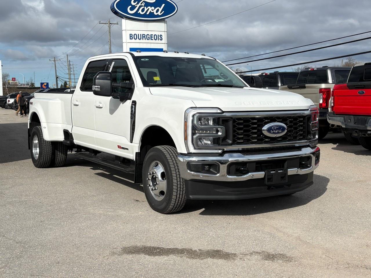 2026 Ford F-350 Super Duty DRW LARIAT 4WD CREW CAB 8' BOX Photo3