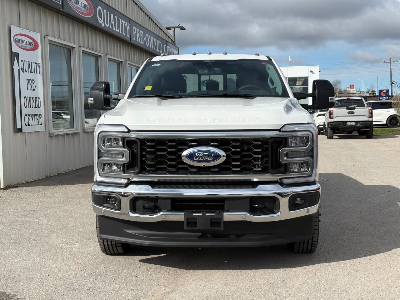 2026 Ford F-350 Super Duty DRW LARIAT 4WD CREW CAB 8' BOX Photo2